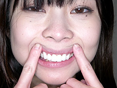 「【歯】新人女優 浜辺ことりチャンの歯舌ベロと電マオナニー！」のサンプル画像1