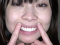 「【歯】新人女優 浜辺ことりチャンの歯舌ベロと電マオナニー！」のサンプル画像2