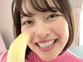 「人気女優 宮沢ちはるチャンの全身タイツでグラビア＆バナナ舐め」のサンプル画像6