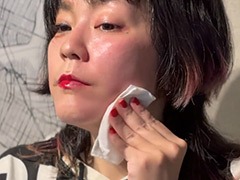 「コスプレイヤーHちゃんのメイク落とし」のサンプル画像1