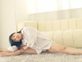 「男物のYシャツを着た女の子のエロティシズム」のサンプル画像5