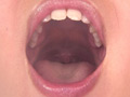 「素人娘ともみちゃんの舌・口内自撮り＆主観口臭嗅がせ 2本セット」のサンプル画像5