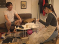 「ニンゲン観察 お部屋だけじゃなくおちんちんもキレイにしますね♪恥じらいつつも精巣スッカラカンになるまで処理してくれる家事代行サービスの美人人妻」のサンプル画像2