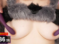 「池袋のハロウィンで見つけたパリピが挑戦！巨乳の彼女が何をされても我慢できれば100万円ノーリアクションゲーム！美巨乳ウルフちゃん」のサンプル画像2