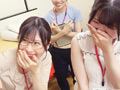 「全裸男性を複数名の着衣SOD女子社員がじっくり恥じらい研究報告 真剣チクビ囲み実験 SOD性科学ラボ REPORT18 敏感反応に戸惑いながらも膨らむ乳首と脈打ちペニスから目が離せない16名」のサンプル画像5