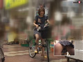 「【AIリマスター】これが限界ギリギリ露出街中潮吹き アクメ自転車がイクッ！！ アクメ第2形態」のサンプル画像2