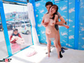 「【たった1枚のミラーを挟んで味わう究極の背徳感】優しい子持ちのママにこっそりデカチンを見せつけて 素股で擦りつけて育児でレス気味の欲求不満オ○ンコに旦那の目の前でヌルっと生挿入 産後の柔らかい膣穴が気持ち良すぎて中出し不倫SEX」のサンプル画像7