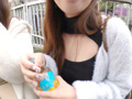 「【ドスケベお姉さん×2とエロエロはめ撮り】【少し怪しい世界でスレンダー美女＆むっちり美女にダブル中出し2発】【お掃除フェラで勢いあまって口内発射SP】Wエロ娘とドスケベ3P！！ 秋名柚奈＆雨宮おとは」のサンプル画像2